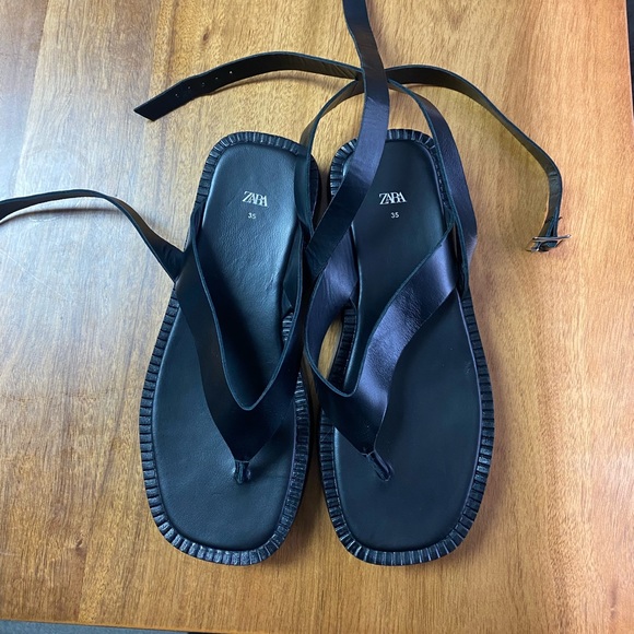 Zara Leather sandals / size 35
